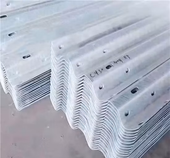 Barrera revestida del tráfico del cinc del polvo de la barandilla de la carretera del haz de acero de Aashto M180 Q235 Q345